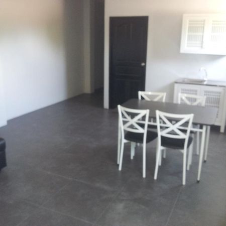 Bang Sak Living Room Apartments Bang Lut Beach Khaolak חדר תמונה